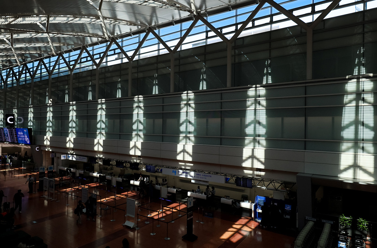 希望の滑走路 — 第2ターミナル出発ロビー